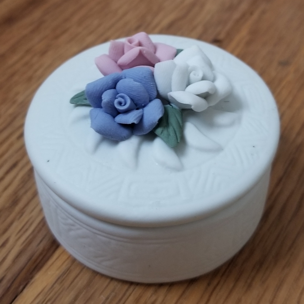 Small Trinket Pill Jewelry Box Flowers with flat matte finish